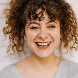 Portrait von Miriam Roth